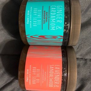 Set of 2 body scrubs